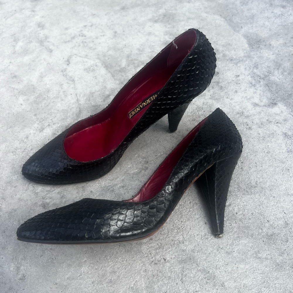 Vintage goth snake skin pumps black kitten heels